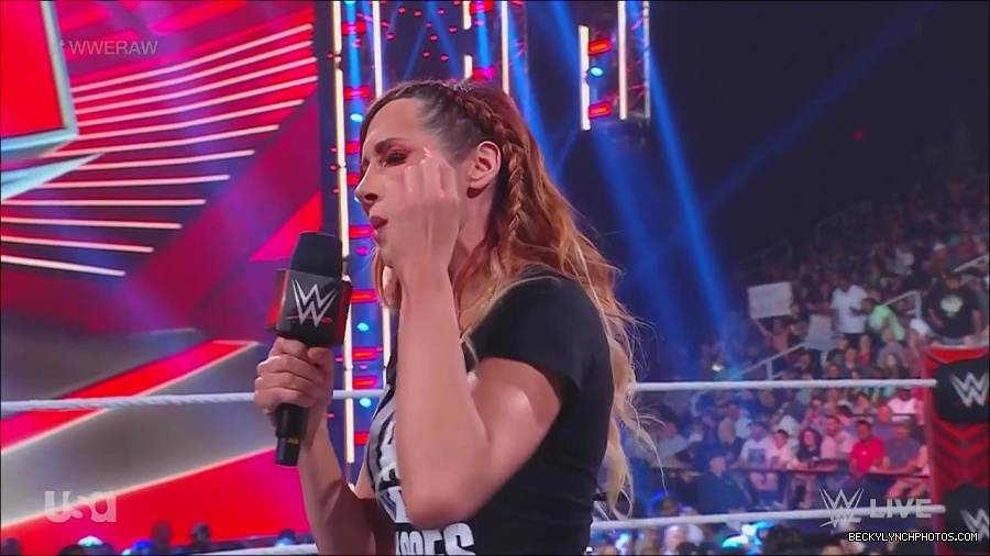 WWE_Monday_Night_Raw_2023_05_15_720p_HDTV_x264-NWCHD_mp4_003275626.jpg