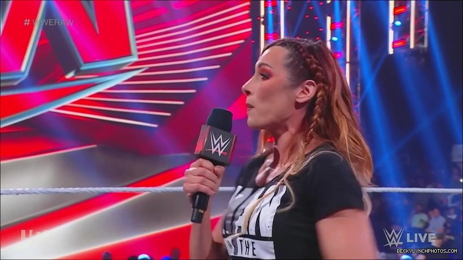 WWE_Monday_Night_Raw_2023_05_15_720p_HDTV_x264-NWCHD_mp4_003280831.jpg