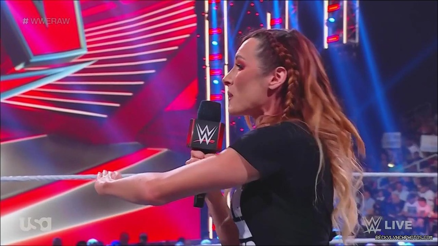 WWE_Monday_Night_Raw_2023_05_15_720p_HDTV_x264-NWCHD_mp4_003281232.jpg