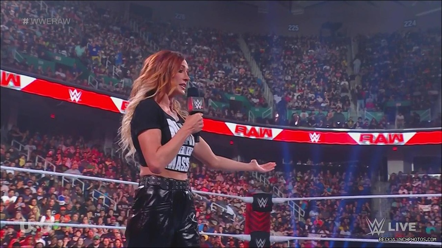 WWE_Monday_Night_Raw_2023_05_15_720p_HDTV_x264-NWCHD_mp4_003300451.jpg