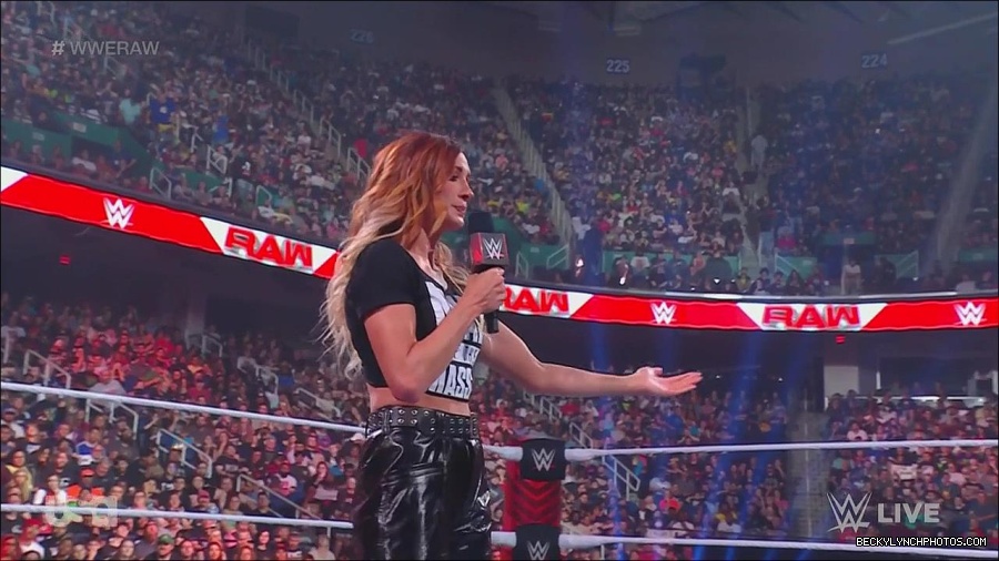 WWE_Monday_Night_Raw_2023_05_15_720p_HDTV_x264-NWCHD_mp4_003300851.jpg