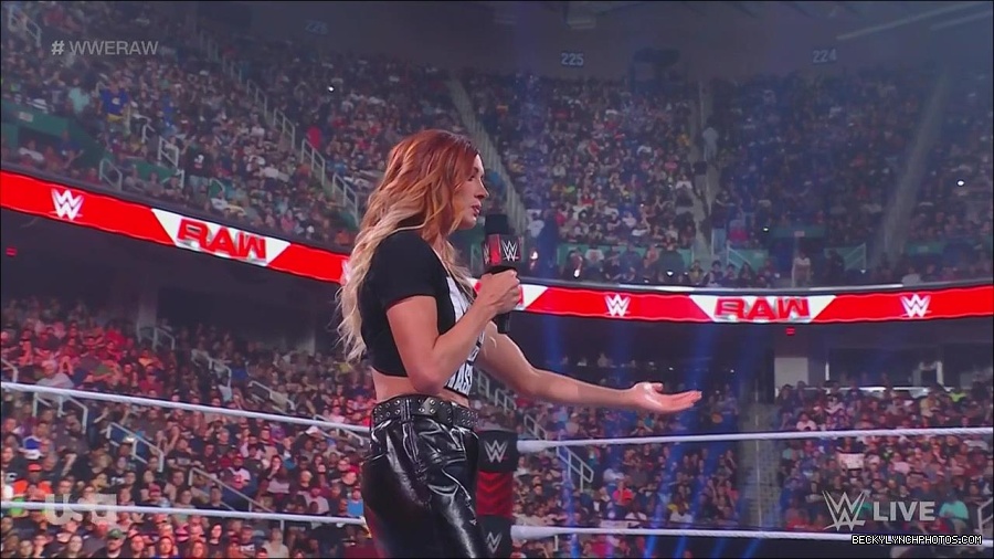 WWE_Monday_Night_Raw_2023_05_15_720p_HDTV_x264-NWCHD_mp4_003301252.jpg