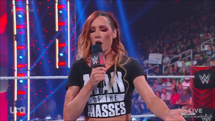 WWE_Monday_Night_Raw_2023_05_15_720p_HDTV_x264-NWCHD_mp4_003302053.jpg