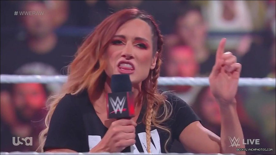 WWE_Monday_Night_Raw_2023_05_15_720p_HDTV_x264-NWCHD_mp4_003316067.jpg