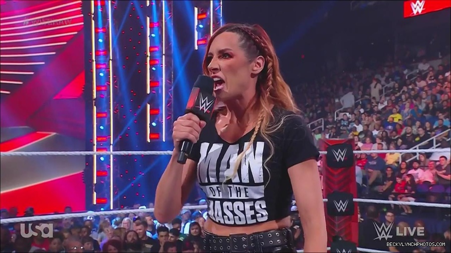 WWE_Monday_Night_Raw_2023_05_15_720p_HDTV_x264-NWCHD_mp4_003328079.jpg