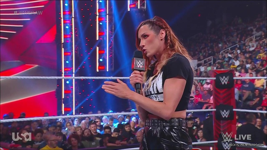WWE_Monday_Night_Raw_2023_05_15_720p_HDTV_x264-NWCHD_mp4_003360911.jpg