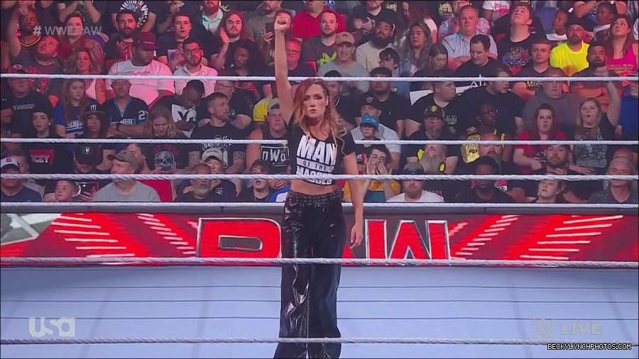 WWE_Monday_Night_Raw_2023_05_15_720p_HDTV_x264-NWCHD_mp4_003397748.jpg