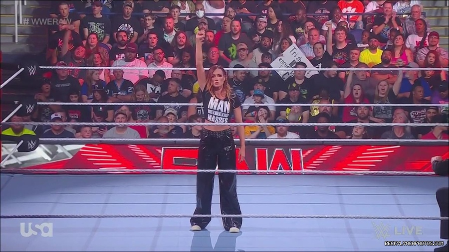WWE_Monday_Night_Raw_2023_05_15_720p_HDTV_x264-NWCHD_mp4_003399350.jpg