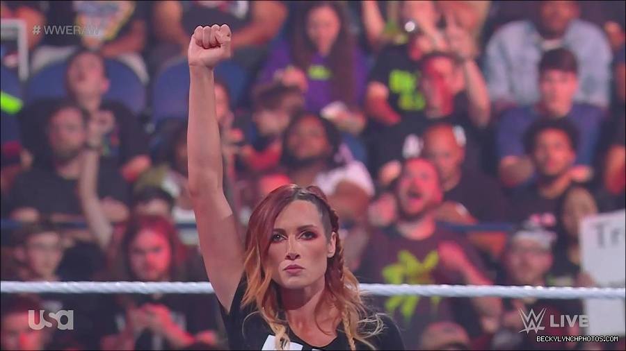 WWE_Monday_Night_Raw_2023_05_15_720p_HDTV_x264-NWCHD_mp4_003401352.jpg