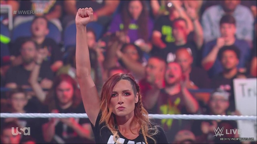 WWE_Monday_Night_Raw_2023_05_15_720p_HDTV_x264-NWCHD_mp4_003401752.jpg