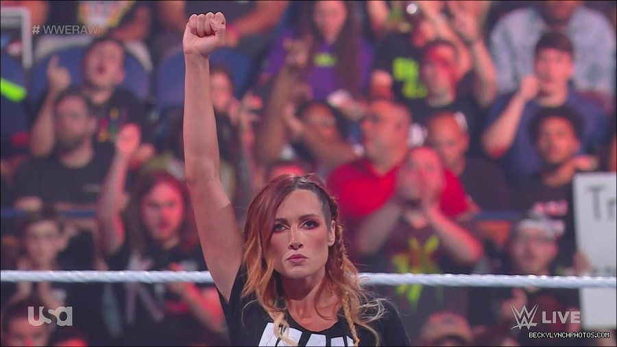 WWE_Monday_Night_Raw_2023_05_15_720p_HDTV_x264-NWCHD_mp4_003402153.jpg