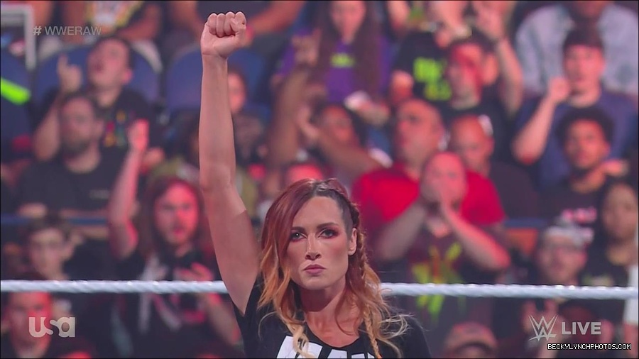 WWE_Monday_Night_Raw_2023_05_15_720p_HDTV_x264-NWCHD_mp4_003402553.jpg