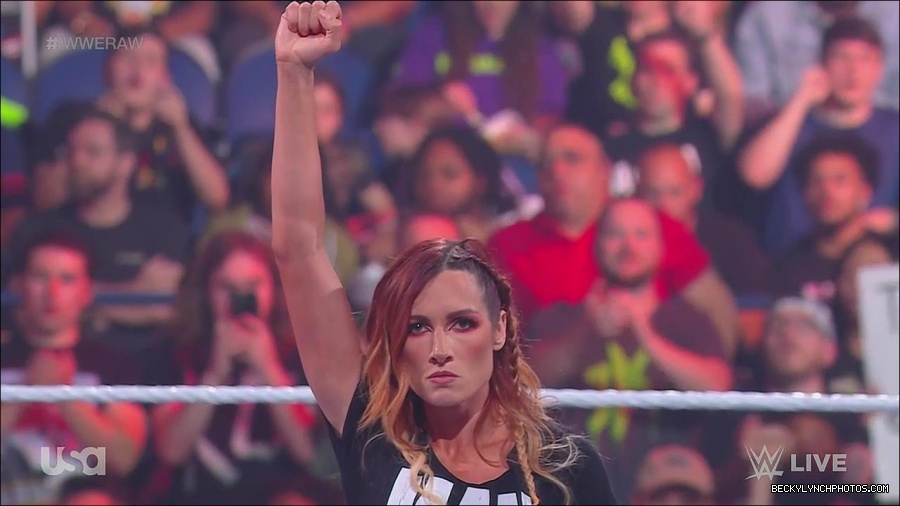 WWE_Monday_Night_Raw_2023_05_15_720p_HDTV_x264-NWCHD_mp4_003403754.jpg