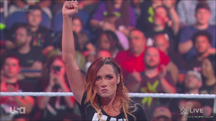 WWE_Monday_Night_Raw_2023_05_15_720p_HDTV_x264-NWCHD_mp4_003404155.jpg