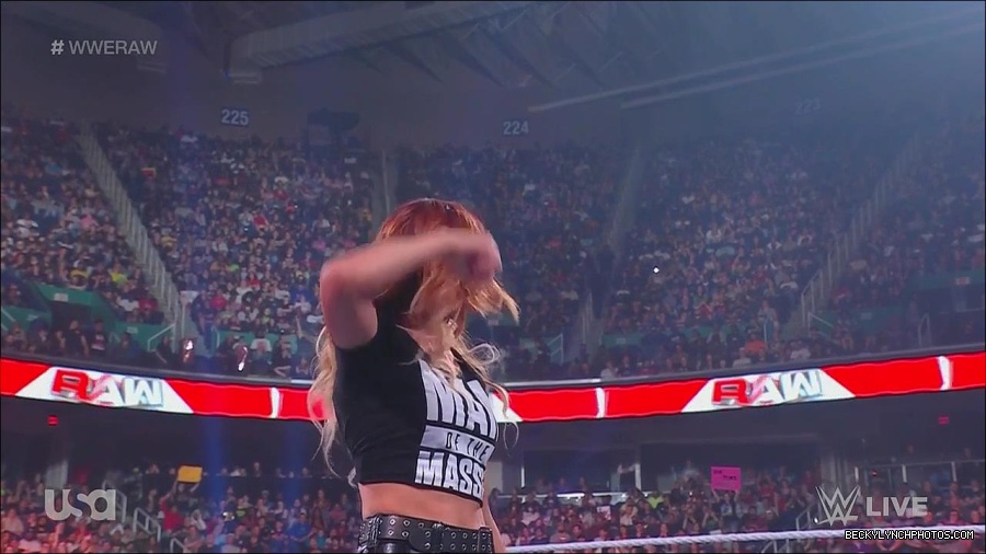 WWE_Monday_Night_Raw_2023_05_15_720p_HDTV_x264-NWCHD_mp4_003405756.jpg