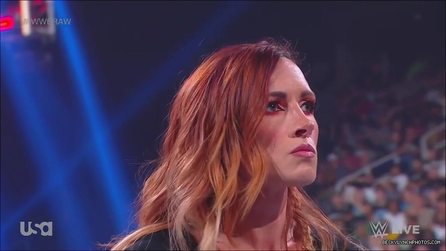 WWE_Monday_Night_Raw_2023_05_15_720p_HDTV_x264-NWCHD_mp4_003410561.jpg