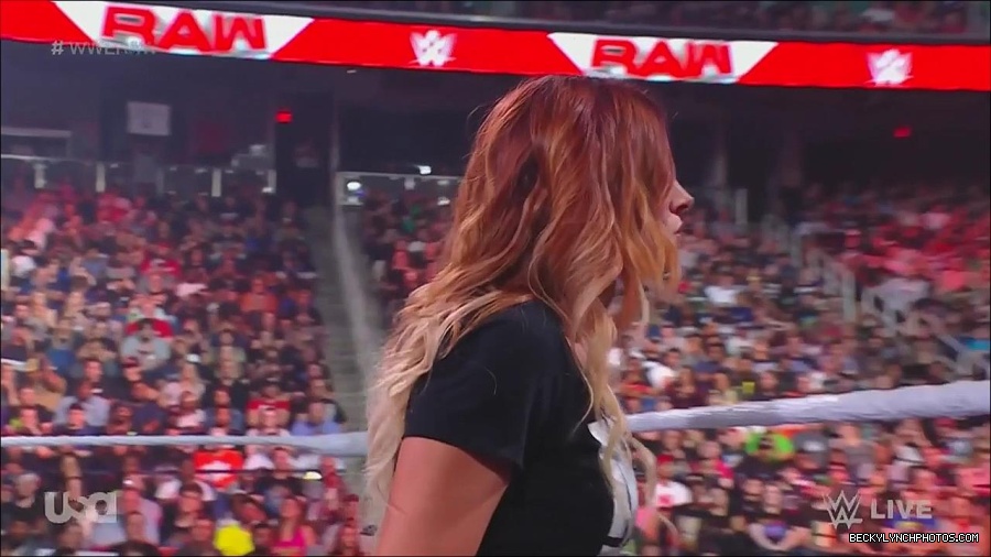 WWE_Monday_Night_Raw_2023_05_15_720p_HDTV_x264-NWCHD_mp4_003413364.jpg