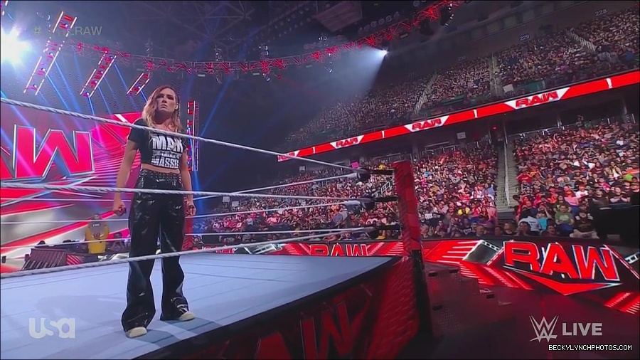 WWE_Monday_Night_Raw_2023_05_15_720p_HDTV_x264-NWCHD_mp4_003416167.jpg