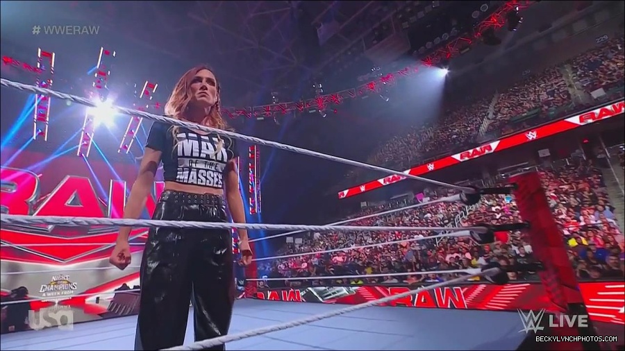 WWE_Monday_Night_Raw_2023_05_15_720p_HDTV_x264-NWCHD_mp4_003417768.jpg