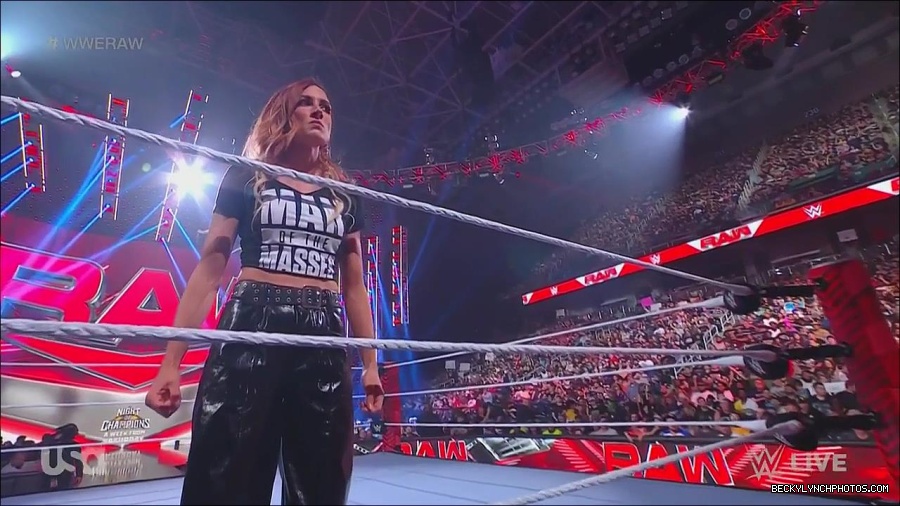 WWE_Monday_Night_Raw_2023_05_15_720p_HDTV_x264-NWCHD_mp4_003418169.jpg