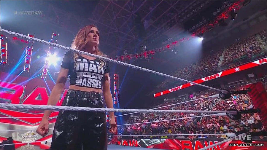 WWE_Monday_Night_Raw_2023_05_15_720p_HDTV_x264-NWCHD_mp4_003418569.jpg