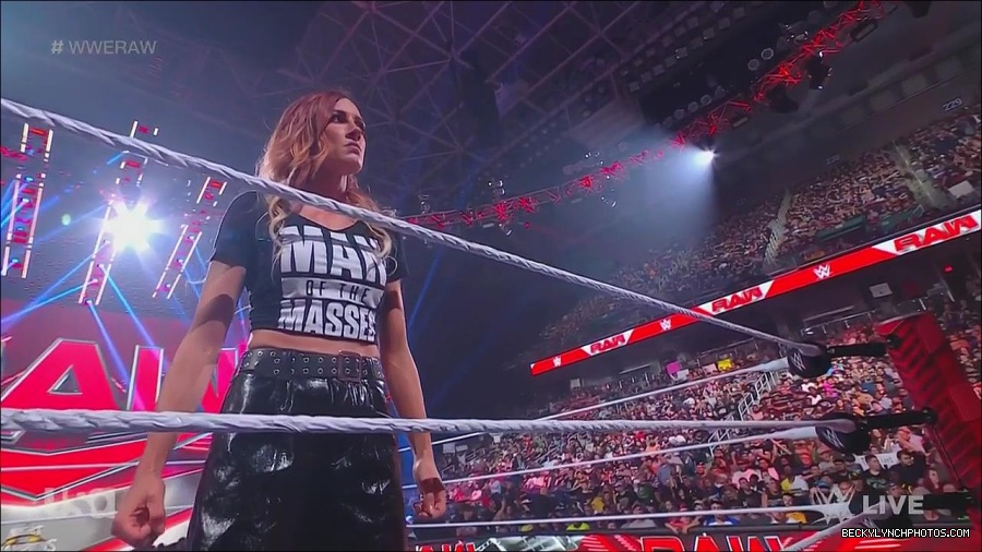 WWE_Monday_Night_Raw_2023_05_15_720p_HDTV_x264-NWCHD_mp4_003418969.jpg
