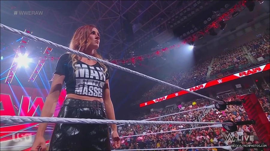 WWE_Monday_Night_Raw_2023_05_15_720p_HDTV_x264-NWCHD_mp4_003419370.jpg
