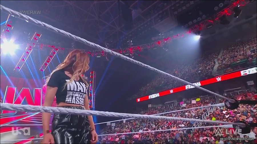 WWE_Monday_Night_Raw_2023_05_15_720p_HDTV_x264-NWCHD_mp4_003420571.jpg
