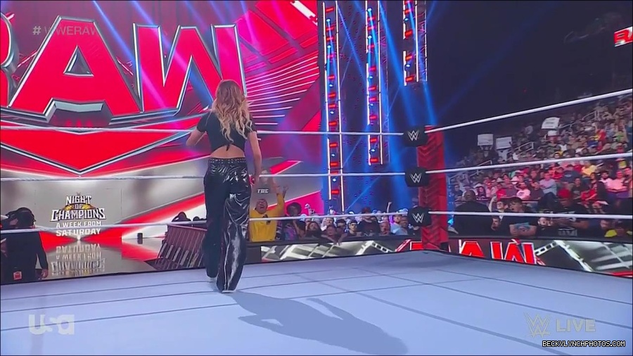 WWE_Monday_Night_Raw_2023_05_15_720p_HDTV_x264-NWCHD_mp4_003423774.jpg