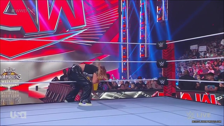 WWE_Monday_Night_Raw_2023_05_15_720p_HDTV_x264-NWCHD_mp4_003424975.jpg
