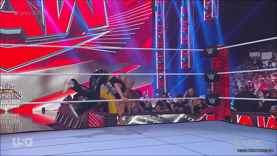 WWE_Monday_Night_Raw_2023_05_15_720p_HDTV_x264-NWCHD_mp4_003425376.jpg