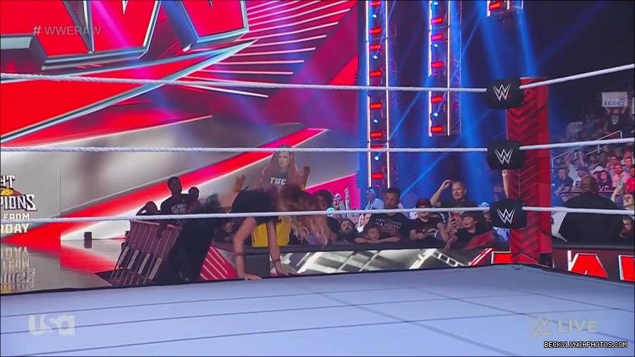 WWE_Monday_Night_Raw_2023_05_15_720p_HDTV_x264-NWCHD_mp4_003425776.jpg