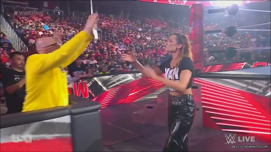 WWE_Monday_Night_Raw_2023_05_15_720p_HDTV_x264-NWCHD_mp4_003427378.jpg