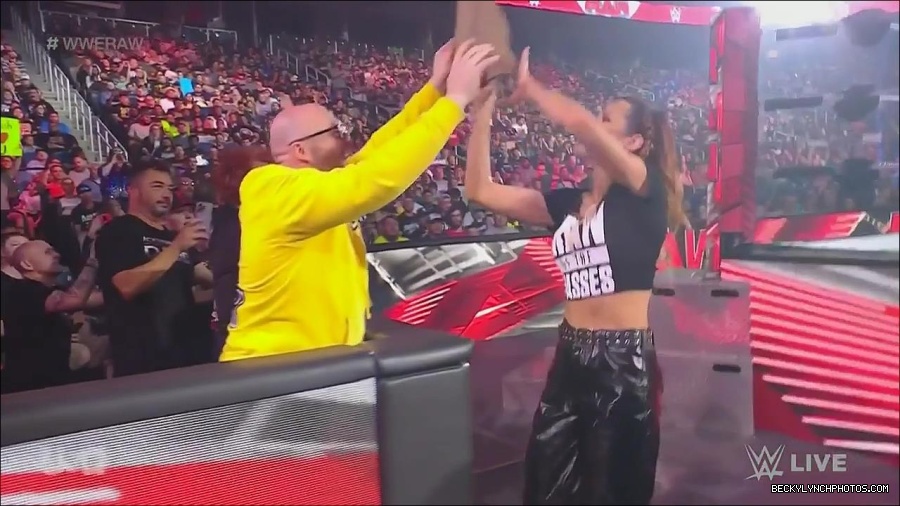 WWE_Monday_Night_Raw_2023_05_15_720p_HDTV_x264-NWCHD_mp4_003427778.jpg