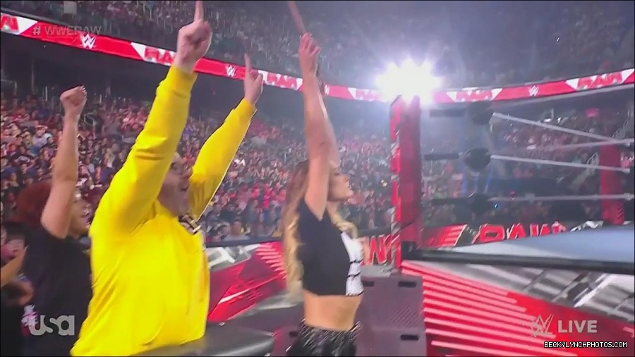 WWE_Monday_Night_Raw_2023_05_15_720p_HDTV_x264-NWCHD_mp4_003428979.jpg