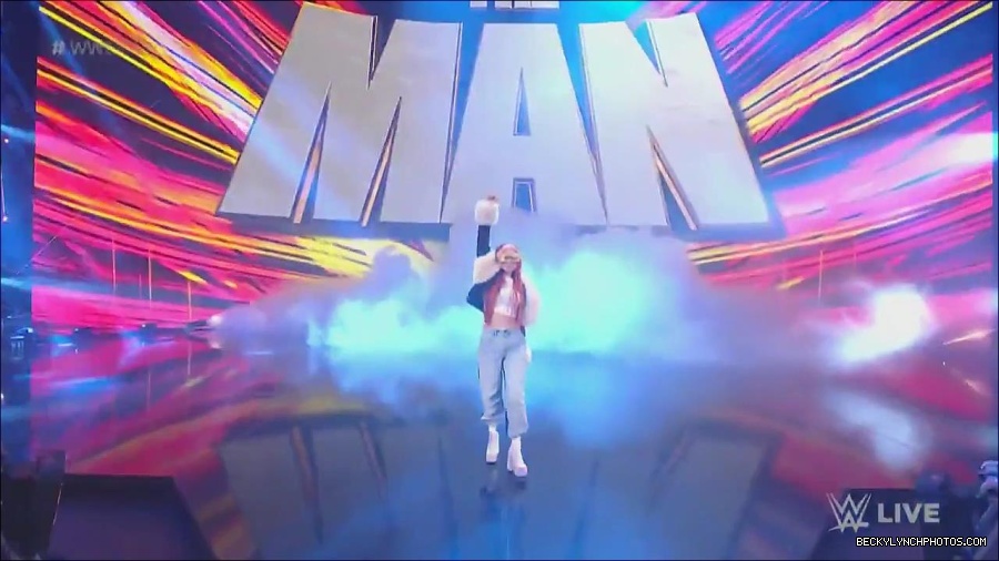 WWE_Monday_Night_Raw_2023_05_22_720p_HDTV_x264-NWCHD_mp4_004860376.jpg