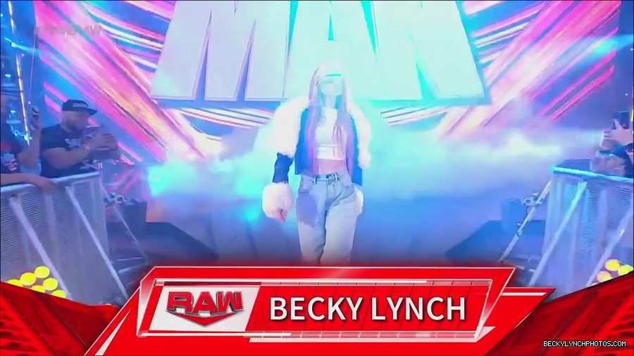 WWE_Monday_Night_Raw_2023_05_22_720p_HDTV_x264-NWCHD_mp4_004863179.jpg