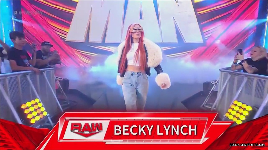 WWE_Monday_Night_Raw_2023_05_22_720p_HDTV_x264-NWCHD_mp4_004863579.jpg