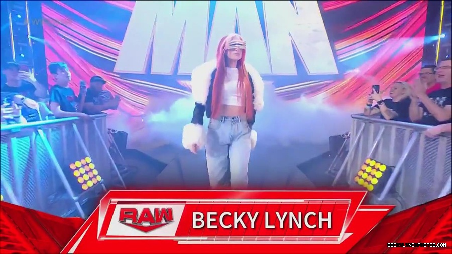 WWE_Monday_Night_Raw_2023_05_22_720p_HDTV_x264-NWCHD_mp4_004863980.jpg