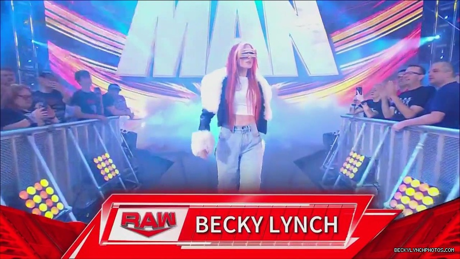 WWE_Monday_Night_Raw_2023_05_22_720p_HDTV_x264-NWCHD_mp4_004864380.jpg