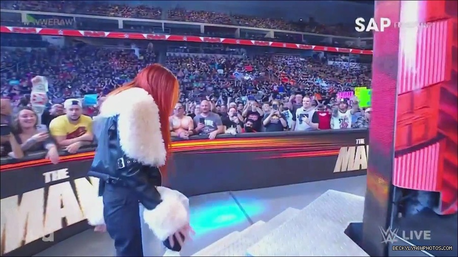 WWE_Monday_Night_Raw_2023_05_22_720p_HDTV_x264-NWCHD_mp4_004872388.jpg