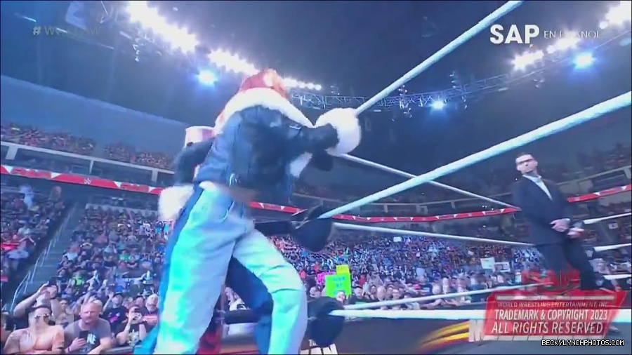 WWE_Monday_Night_Raw_2023_05_22_720p_HDTV_x264-NWCHD_mp4_004875191.jpg