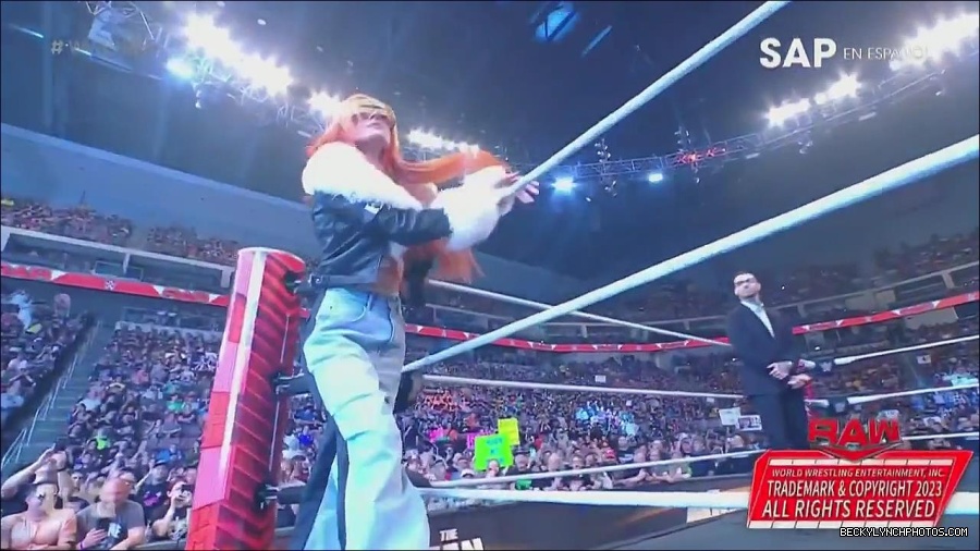 WWE_Monday_Night_Raw_2023_05_22_720p_HDTV_x264-NWCHD_mp4_004875591.jpg