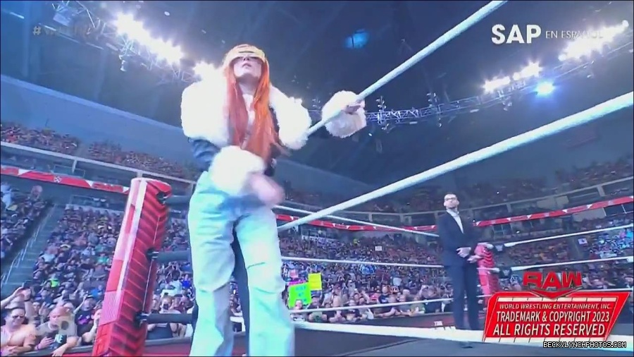 WWE_Monday_Night_Raw_2023_05_22_720p_HDTV_x264-NWCHD_mp4_004875992.jpg