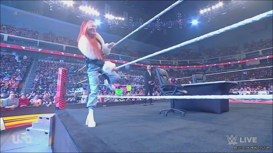 WWE_Monday_Night_Raw_2023_05_22_720p_HDTV_x264-NWCHD_mp4_004879996.jpg