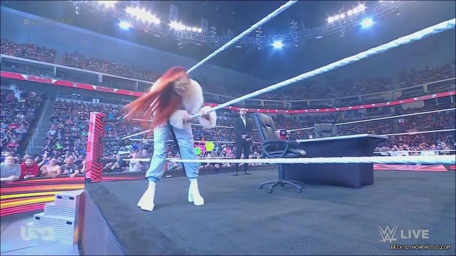 WWE_Monday_Night_Raw_2023_05_22_720p_HDTV_x264-NWCHD_mp4_004880396.jpg