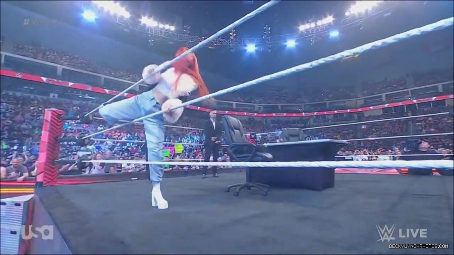 WWE_Monday_Night_Raw_2023_05_22_720p_HDTV_x264-NWCHD_mp4_004881197.jpg