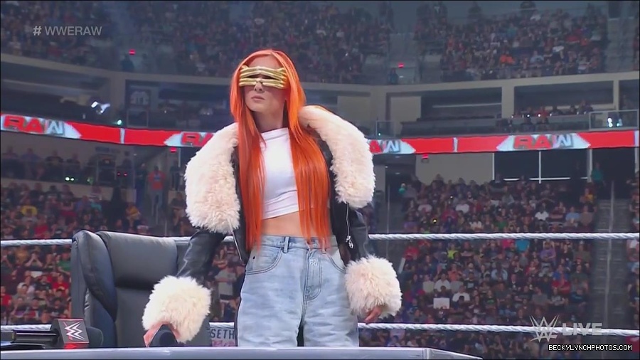 WWE_Monday_Night_Raw_2023_05_22_720p_HDTV_x264-NWCHD_mp4_004938721.jpg