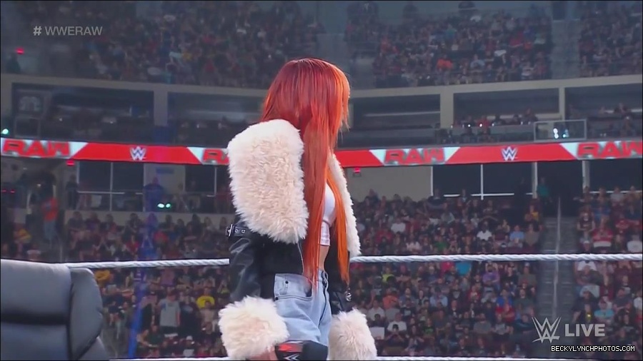 WWE_Monday_Night_Raw_2023_05_22_720p_HDTV_x264-NWCHD_mp4_004941524.jpg