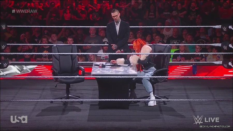 WWE_Monday_Night_Raw_2023_05_22_720p_HDTV_x264-NWCHD_mp4_004984367.jpg